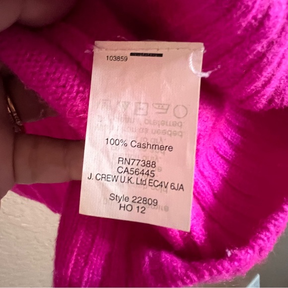 J Crew Italian Cashmere Fuchsia Sweater 
with Front Pockets Size XS - Picture 10 of 10